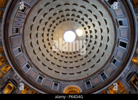 Decke des Pantheons von Agrippa.Piazza della Rotonda, Rom Stockfoto