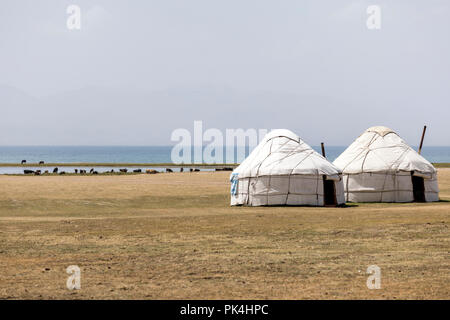 Traditionelle Jurtencamp an Song Kul See in Kirgisistan Stockfoto