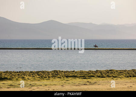 Song Kul See in Kirgisistan in den magischen Abendlicht Stockfoto