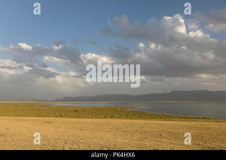 Song Kul See in Kirgisistan in den magischen Abendlicht Stockfoto