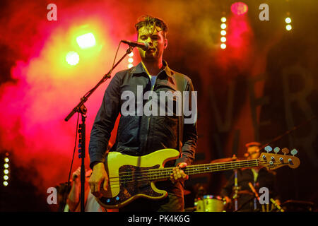 Alles Alles bei Festival Nr. 6 am Freitag, den 7. September 2018 in Portmeirion, Gwynedd, Wales. Im Bild: Jeremy Pritchard. Bild von Julie Edwards. Stockfoto