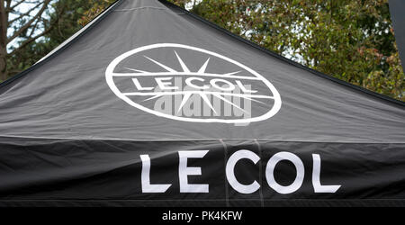 Le Col (Radfahren Bekleidung) stand im Pavillon an der Tour von Großbritannien Radrennen, Leamington Spa, Großbritannien Stockfoto