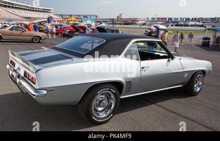 CONCORD, NC (USA) - September 7, 2018: 1969 Chevy Camaro SS auf der Pennzoil AutoFair Classic Car Show in Charlotte Motor Speedway. Stockfoto