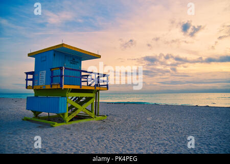 Miami Beach Rettungsschwimmer in der Florida sonnenaufgang Stand Stockfoto