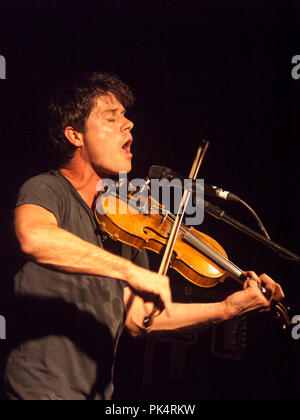 Seth Lakeman führt auf dem Flüssigen Zimmer Veranstaltungsort in Edinburgh, 2008 Stockfoto