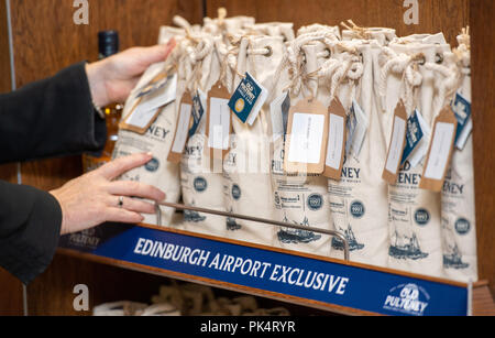 Old Pulteney Edinburgh Flughafen Exklusive Stockfoto