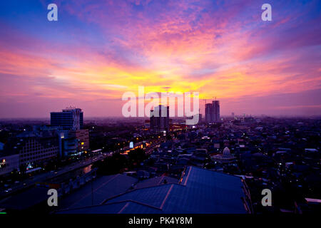 Sonnenuntergang Stadtbild an Bekasi, Jakarta Indonesien Stockfoto
