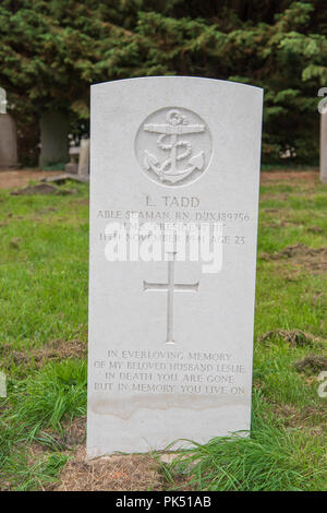 Commonwealth Kriegsgräber Kommission Grab von Leslie Tadd der H.M.S. Präsident III, der Royal Navy, Locksbrook Friedhof, Badewanne UK Stockfoto
