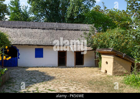 Das 19. Jahrhundert Jurilovca, Tulcea Haus im Dorf in der dimitrie Gusti nationalen Village Museum im Park Herăstrău, Bukarest, Rumänien. Stockfoto