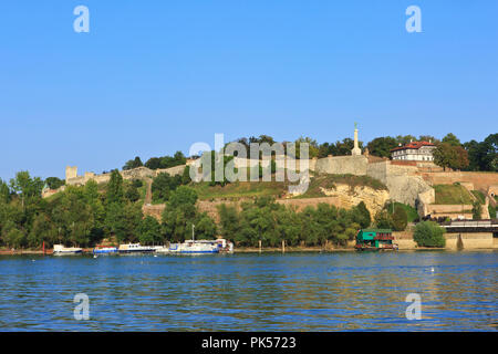 Panoramablick auf die mittelalterliche Festung in Belgrad Belgrad, Serbien an einem schönen Sommertag Stockfoto