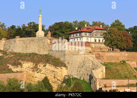 Panoramablick auf die mittelalterliche Festung in Belgrad Belgrad, Serbien an einem schönen Sommertag Stockfoto