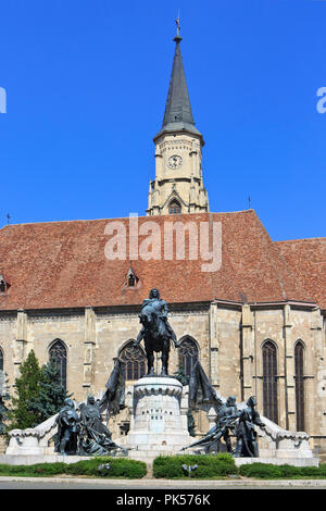 Denkmal für Matthias Corvinus (1443-1490) vor der Kirche St. Michael in Klausenburg (Siebenbürgen), Rumänien Stockfoto