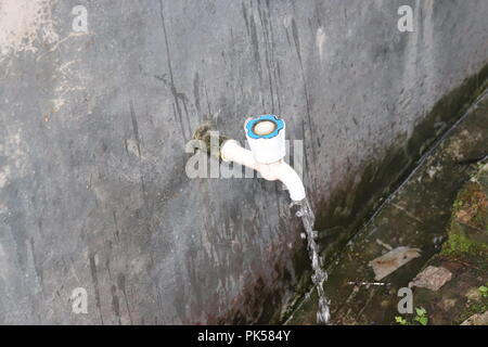 Muslim Wudu.Water Tab Flowing Stock Photos.plastic und Stainless Steel Water Tab. Stockfoto