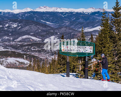 Devil's Schrittgurt und Schacht trail Zeichen auf Peak 9, Breckenridge Ski Resort, Breckenridge, Colorado. Stockfoto