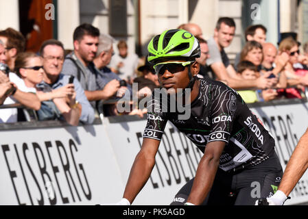 Nicholas Dlamini von Team Dimension Data bei der OVO Energy Tour von Großbritannien Radrennen, Stadium 8, London, UK. König der Berge Jersey Stockfoto