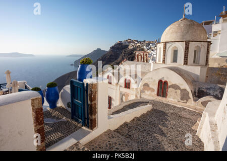 Thira, Santorini. Bild des berühmten Dorf Thira an einem der Kykladen Insel Santorin, südliche Ägäis, Griechenland. Stockfoto