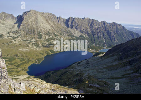 Tal der fünf polnischen Seen, mit Wielki Staw Polski, aus dem Weg zu Szpiglasowy Wierch, Polen, Hohe Tatra Stockfoto