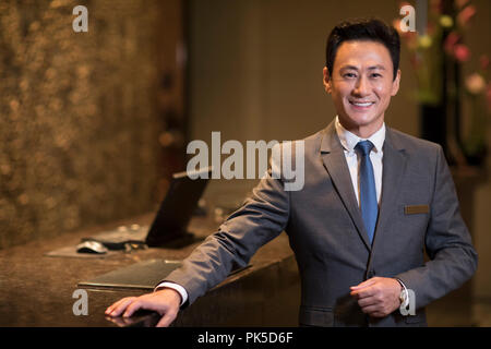 Portrait von zuversichtlich Hotel Manager Stockfoto