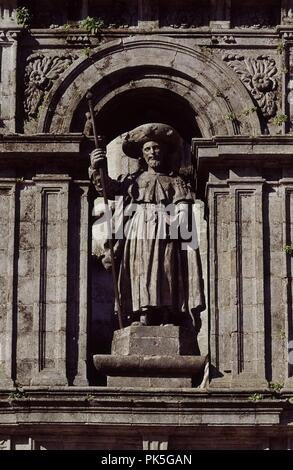 Las MEJORES DE LA PUERTA SANTA - SANTIAGO PEREGRINO - 1694 - ESCULTURA BARROCA ESPAÑOLA. Autor: Pedro del Campo (17.Jh.). Lage: CATEDRAL - AUSSEN. SANTIAGO DE COMPOSTELA. Coruña. Spanien. Stockfoto