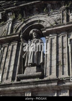 Las MEJORES DE LA PUERTA SANTA - SANTIAGO PEREGRINO - 1694 - ESCULTURA BARROCA ESPAÑOLA. Autor: Pedro del Campo (17.Jh.). Lage: CATEDRAL - AUSSEN. SANTIAGO DE COMPOSTELA. Coruña. Spanien. Stockfoto