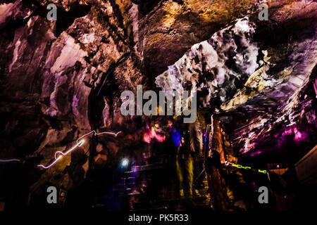 In Jeju, Südkorea - April 8,2018: Die manjanggul Höhle ist eine der schönsten Lava Tunnel der Welt und ist ein Naturdenkmal. Stockfoto