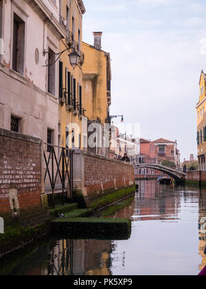 Kanal-Seite-Szene in Venedig Stockfoto