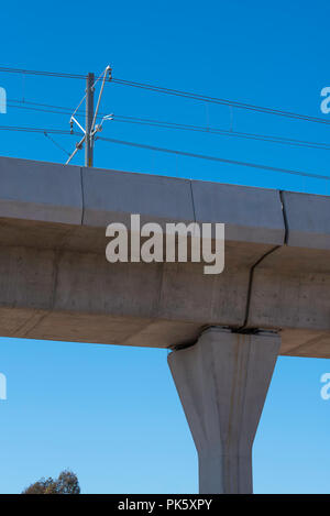 Juli 2018, ein Teil der erhöhten Skytrain rail line, das Teil der neuen U-Bahn Linie Northwest in Sydney, Australien Stockfoto