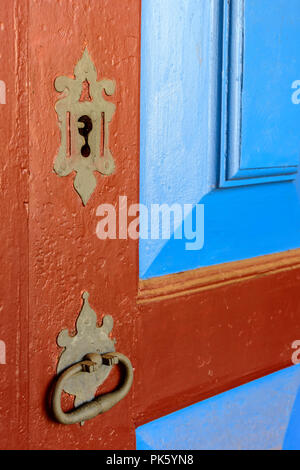 Alt und im Alter von historischen Coffee Farm Gate in Minas Gerais mit seinen rostiges Metall teil. Stockfoto