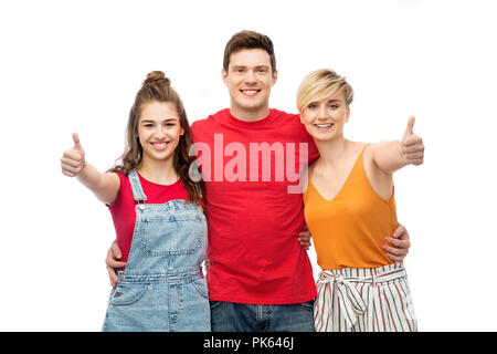 Gerne Freunde, Daumen hoch und umarmen Stockfoto