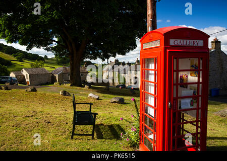 England, Yorkshire, siedeln, Grüne Kopf Lane, die Galerie auf dem Grün, in alten K6 Telefon, der weltweit kleinste Kunstgalerie Stockfoto