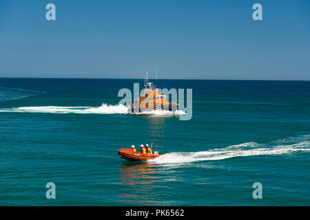 RNLI Live Demonstration, Charlestown, Cornwall, UK, 22.07.2018. St Austell Coastgaurd und RNLI führen Sie eine live Demonstration eines emegerncy casusa Stockfoto