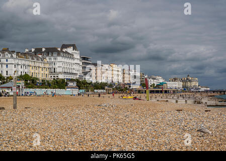 Strand und Meer, Eastbourne, East Sussex, England, Großbritannien Stockfoto