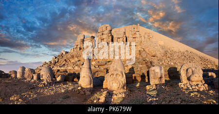 Statue Köpfe bei Sonnenuntergang, von rechts, Löwe, Adler, Herekles, Apollo, Zeus, Kommagene, Antiochos, & Adler,, Ost Terrasse, Berg Nemrut oder Nemrud Dagi Stockfoto