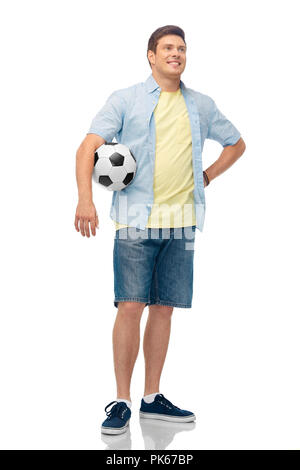 Lächelnden jungen Mann mit Fußball Stockfoto