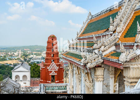 Roten Chedi des Wat Phra Khew Tempel, Khao Wang Hilltop Palace, Phetchaburi, Thailand Stockfoto