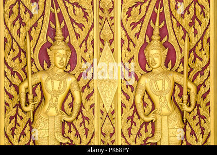 Ubosot Kunstwerk Detail am Wat Phra Khew in Phetchaburi, Thailand Stockfoto