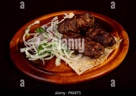 Gegrilltes Rindfleisch Kebab kofta serviert Zwiebel Stockfoto