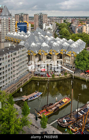 Rotterdam, Niederlande, 8. September 2018: Luftaufnahme der Bereich um Oude Haven (alter Hafen) einschließlich der Cube Häuser des Architekten Piet Blo Stockfoto