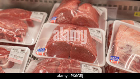 Portland, Oregon - Sep 8, 2018: Costco Wholesale Lager shopping Gang für Fleisch, eine nur für Mitglieder Club. Stockfoto