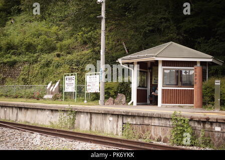 Die Matsubarako Station, ein unbemanntes Bahnhof, der koumi Linie in Japan Stockfoto