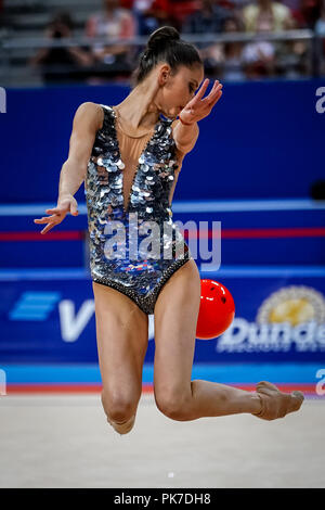 Sofia, die Türkei. September 11, 2018: Neviana Vladinova von Bulgarien bei rhythmischen Turn-WM in der Arena Armeec in Sofia am 36. Abb. Rhythmische Gymnastik Weltmeisterschaften. Ulrik Pedersen/CSM Stockfoto