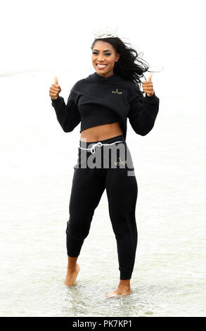 Atlantic City, NJ, USA. 9 Sep, 2018. 10. September 2018 - Atlantic City, NJ - Miss America 2019 Nia Franklin. Miss Amerika 2019 Toe Dip in Atlantic City Beach. Photo Credit: MJT/AdMedia Credit: Mjt/AdMedia/ZUMA Draht/Alamy leben Nachrichten Stockfoto