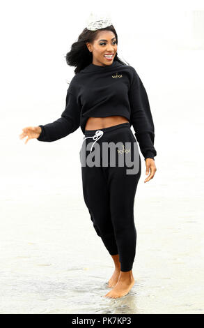 Atlantic City, NJ, USA. 9 Sep, 2018. 10. September 2018 - Atlantic City, NJ - Miss America 2019 Nia Franklin. Miss Amerika 2019 Toe Dip in Atlantic City Beach. Photo Credit: MJT/AdMedia Credit: Mjt/AdMedia/ZUMA Draht/Alamy leben Nachrichten Stockfoto