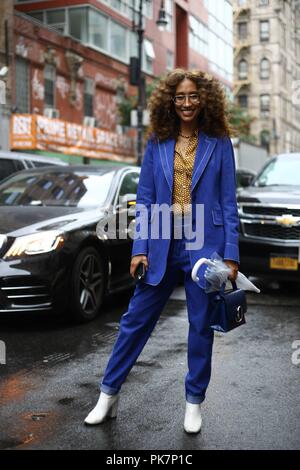 Elaine Welteroth posiert auf der Straße außerhalb des 3.1 Phillip Lim show während der New York Fashion Week - Sept. 10, 2018 - Foto: Start- und Landebahn Manhattan*** Nur für redaktionelle Verwendung?*** | Verwendung weltweit Stockfoto