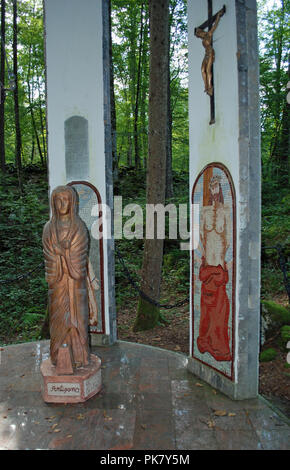 Statue von Jesus Kapelle bei Jama Pod Krenom zum Gedächtnis repatriiert Gefangenen ausgeführt von Titos Partisanen nach dem Krieg. Stockfoto