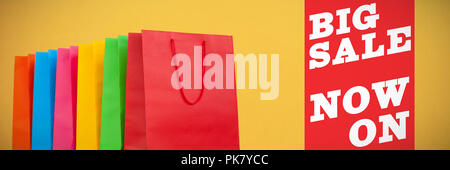 Das zusammengesetzte Bild von einkaufstaschen Stockfoto