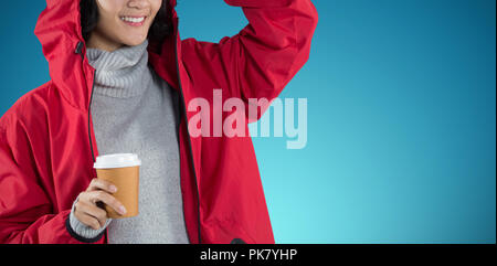 Das zusammengesetzte Bild der Frau in der roten Jacke mit Kaffee gegen den weißen Hintergrund Stockfoto