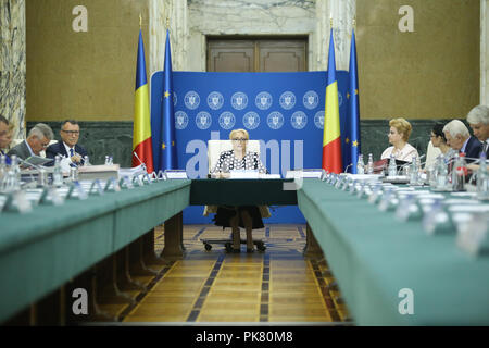 Bukarest, Rumänien - 5 September, 2018: Rumäniens Premierminister Viorica Dancila leitet die Regierung treffen, im Victoria Palace in Bukarest, auf Stockfoto