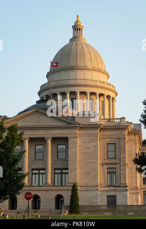 Der Rasen hat gerade auf dem Gelände des State Capitol in der Innenstadt von Little Rock, AK gemäht worden Stockfoto