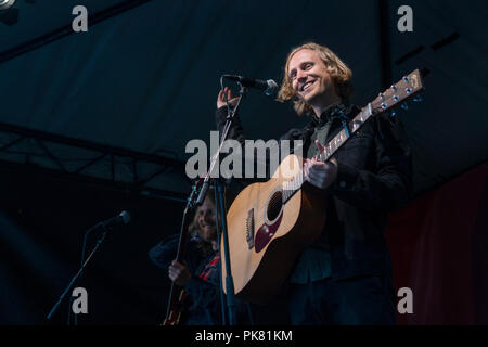 Norwegen, Bergen - Juni 13., 2018. Die Norwegischen folk Sänger und Songwriter Jarle Skavhellen führt ein Live Konzert in der norwegischen Musik Festival Bergenfest 2018 in Bergen. (Foto: Gonzales Foto - Jarle H. Moe). Stockfoto